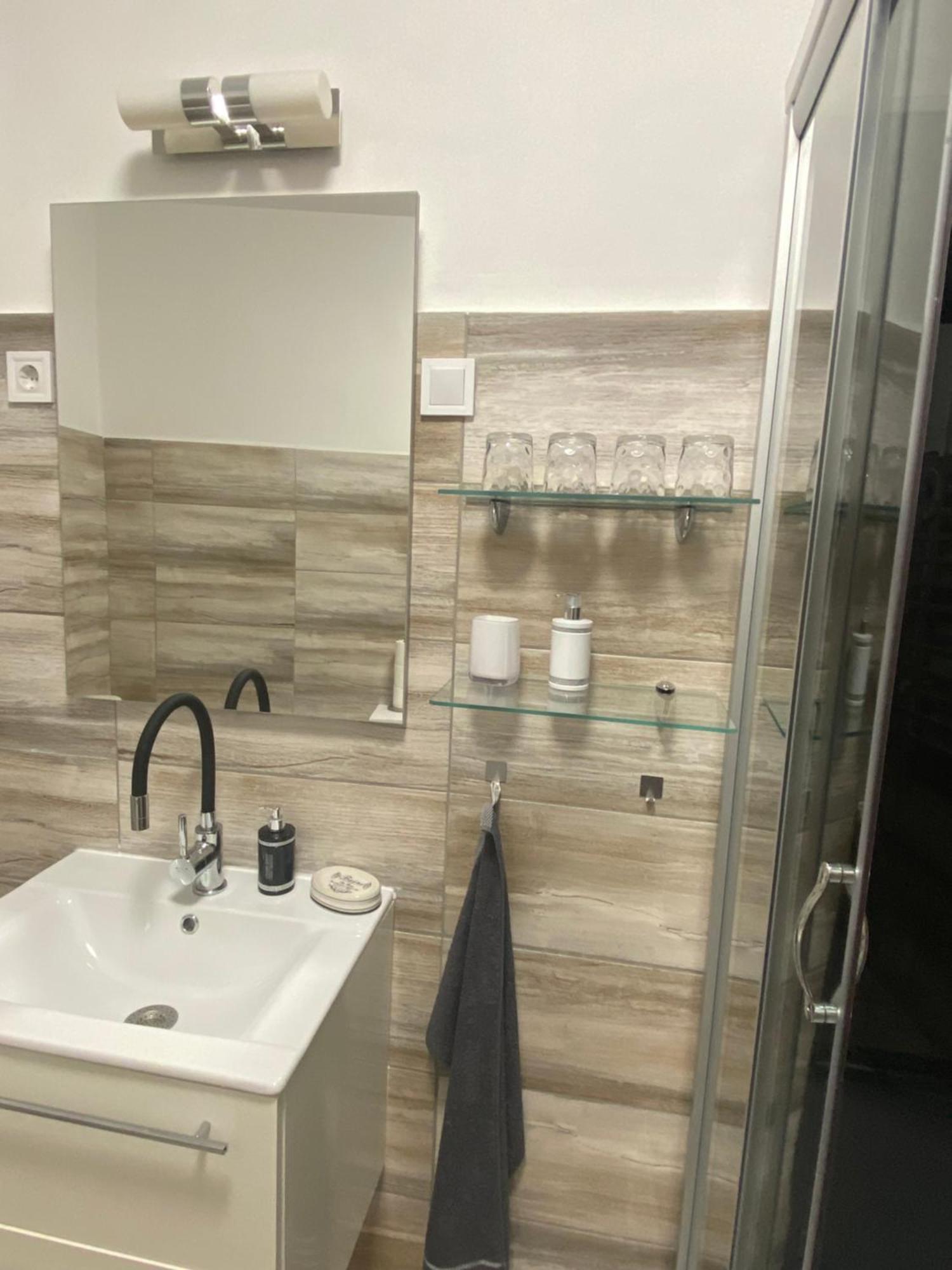 Villa Lipi - Home Away From Home Balatonszárszó 外观 照片